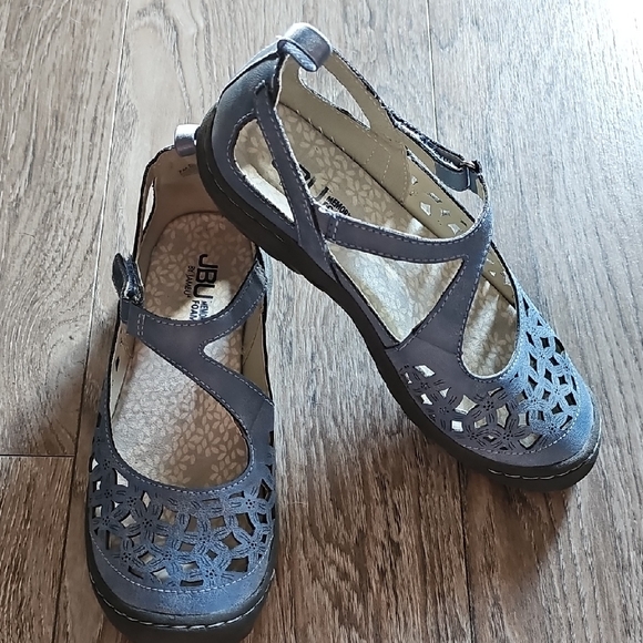 JBU Sandals - Picture 1 of 8